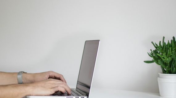 Taktik Mengelola Peserta Offline dan Online Secara Bersamaan untuk Acara yang Lebih Efektif